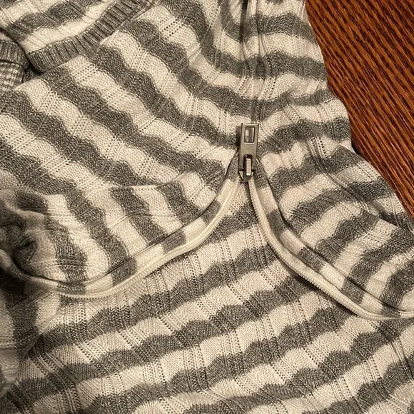 JOHN + JENN Striped Crew Neck Sweater - Picture 6 of 10
